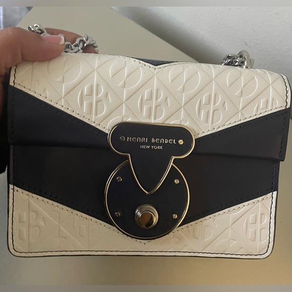 NWOT Navy and white leather crossbody bag with silver chain strap and hardware! - Picture 6 of 6